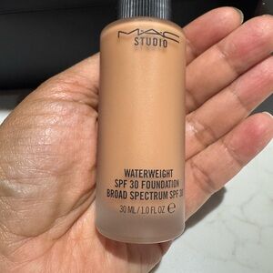 MAC Cosmetics Tan Foundation Liquid Matte
